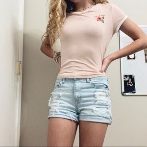 Baby pink shorter T-shirt.